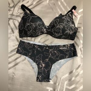 Women’s intimates set